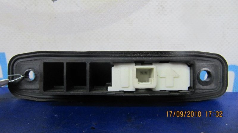Кнопка открывания багажника наружная TOYOTA CAMRY 50 12-15 Кнопка открывания багажника наружная TOYOTA CAMRY 50 12-15