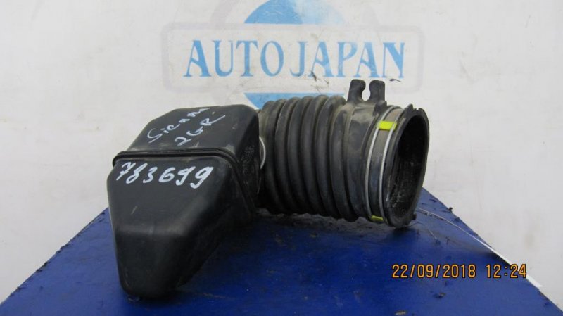 Патрубок воздушного фильтра TOYOTA SIENNA 11-16 17881-0P080 Б/У