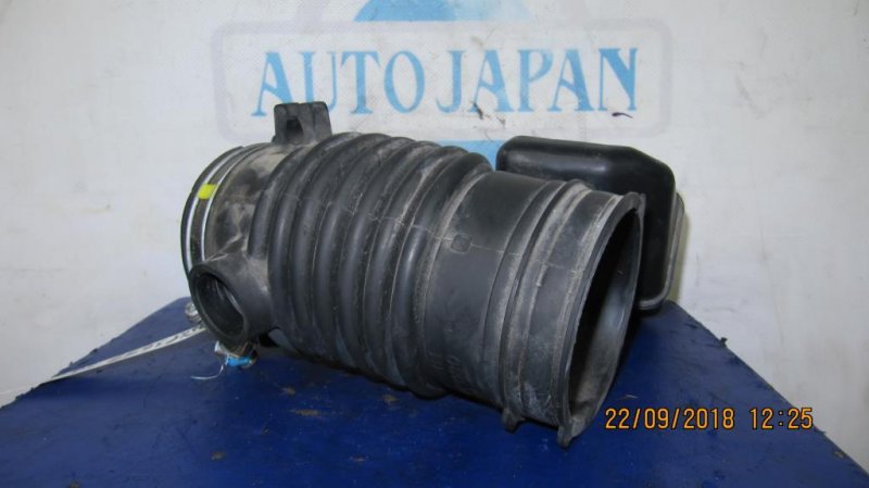 Патрубок воздушного фильтра TOYOTA SIENNA 11-16