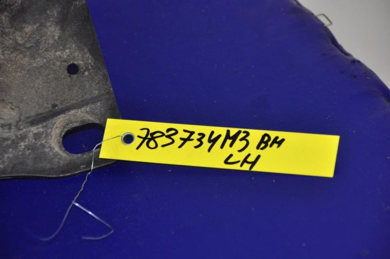 Пластик под лобовое стекло / Жабо левый 3 BM 13-19