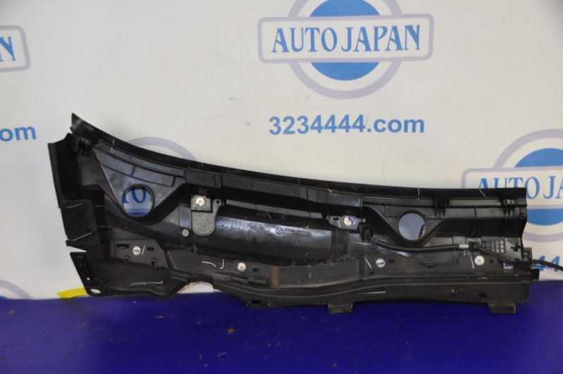 Пластик под лобовое стекло / Жабо левый MAZDA 3 BM 13-19