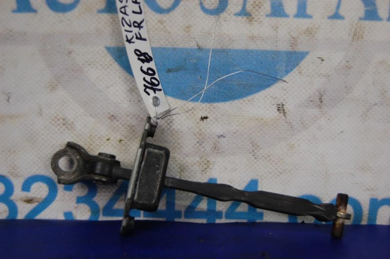 Ограничитель двери передний левый SUZUKI KIZASHI 09-14 81810-57L01 Б/У