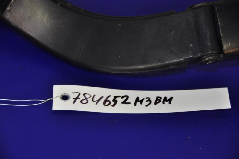 Поводок стеклоочистителя передний 3 BM 13-19