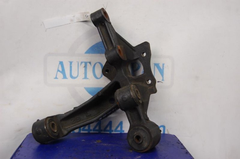 Цапфа задняя левая TOYOTA CAMRY 30 02-06