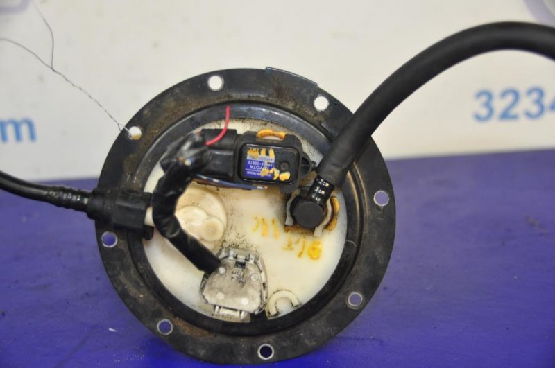 Топливный насос RAV4 00-05