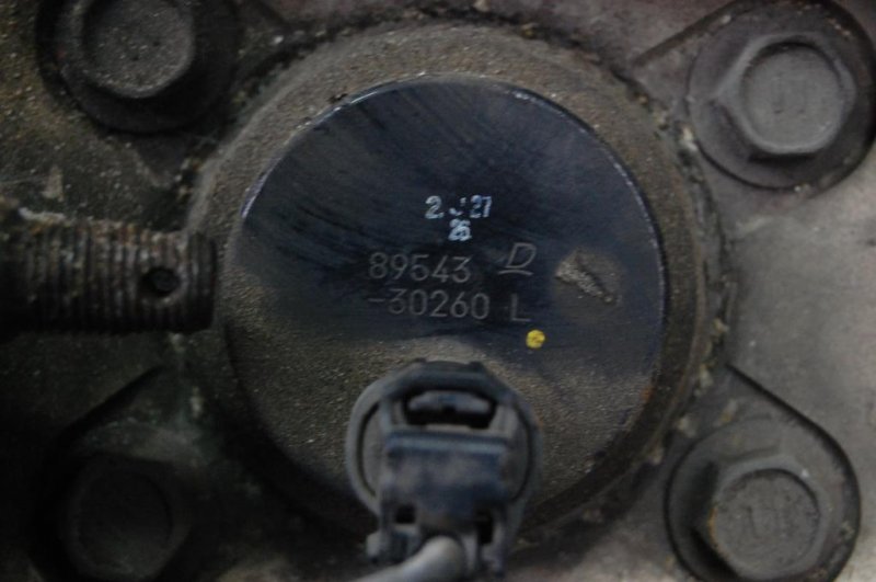 Кулак поворотный передний левый LS460 06-12