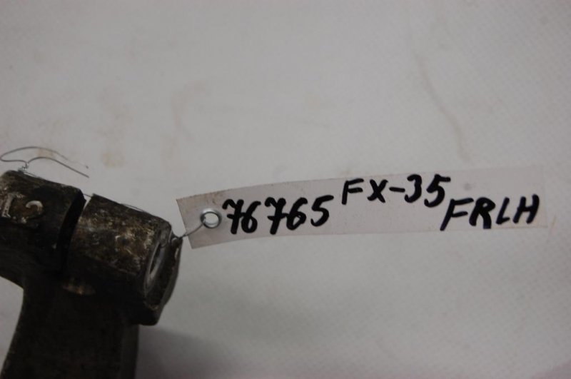 Кулак поворотный передний левый EX35(37) 07-12