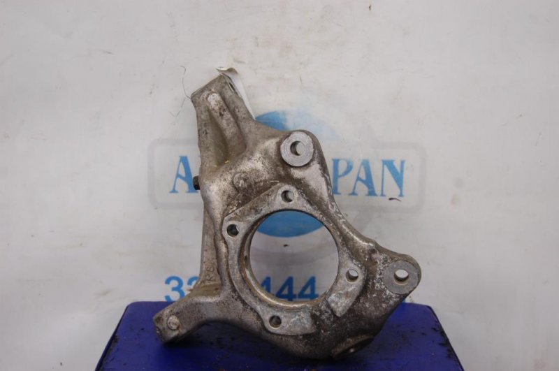 Кулак поворотный передний правый TOYOTA PRIUS - 30 09-17 43201-47030 Б/У