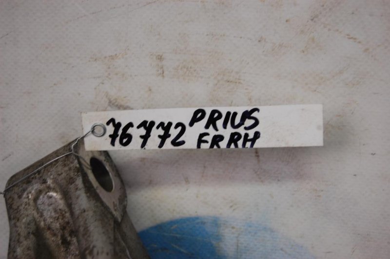 Кулак поворотный передний правый PRIUS - 30 09-17