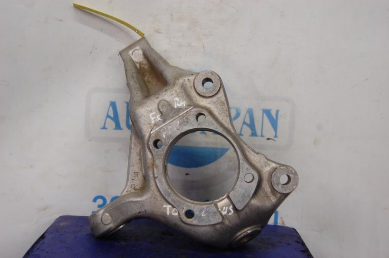 Кулак поворотный передний правый TOYOTA PRIUS - 30 09-17 43201-47030 Б/У