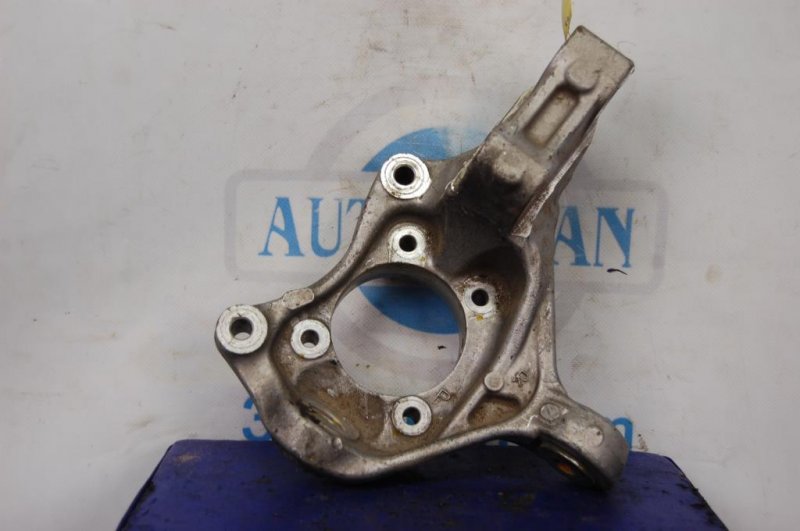 Кулак поворотный передний правый TOYOTA PRIUS - 30 09-17