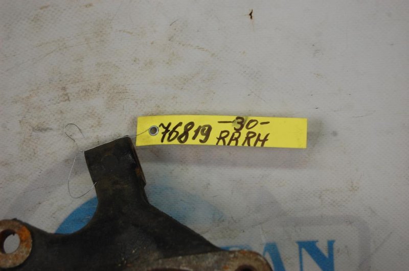 Цапфа задняя правая CAMRY 30 02-06 Цапфа задняя правая CAMRY 30 02-06