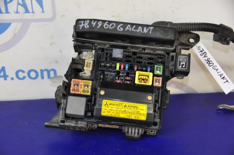 Блок предохранителей моторный отсек MITSUBISHI GALANT 03-12 MR587807 Б/У