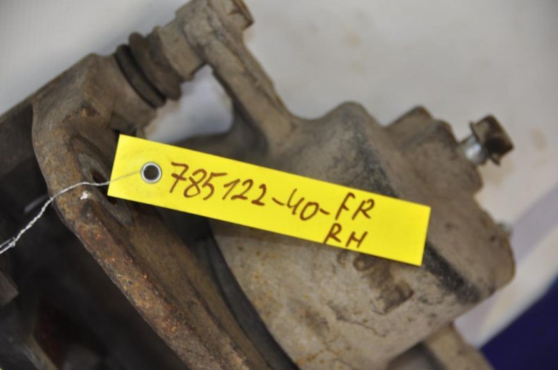 Суппорт тормозной передний правый CAMRY 40 06-11 Суппорт тормозной передний правый CAMRY 40 06-11