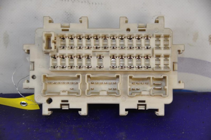 Блок предохранителей моторный отсек INFINITI G25/G35/G37/Q40 06-14