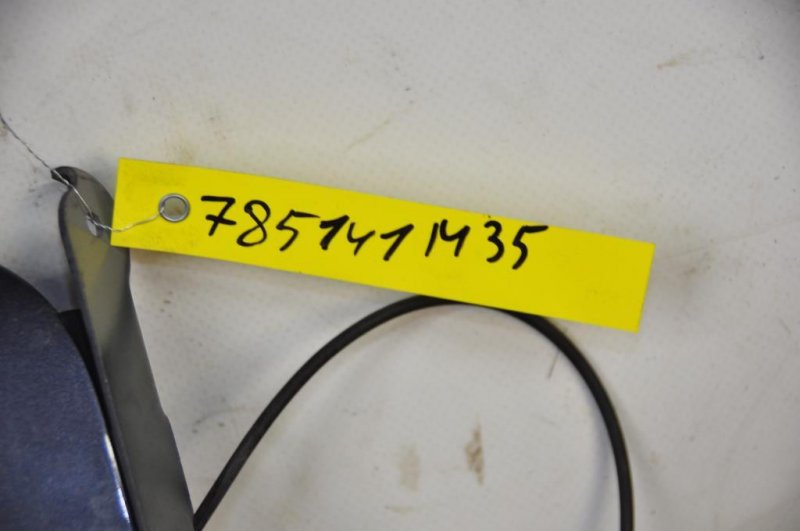 Лючок топливного бака M35/M45 04-10