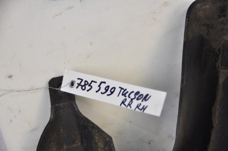 Брызговик задний правый TUCSON 04-10