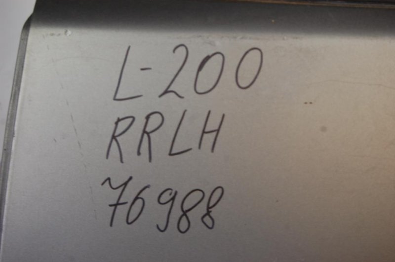 Дверь задняя левая L200 06-14