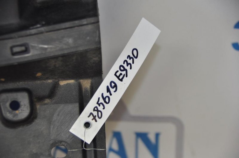 Пластик под лобовое стекло / Жабо ES350 06-12