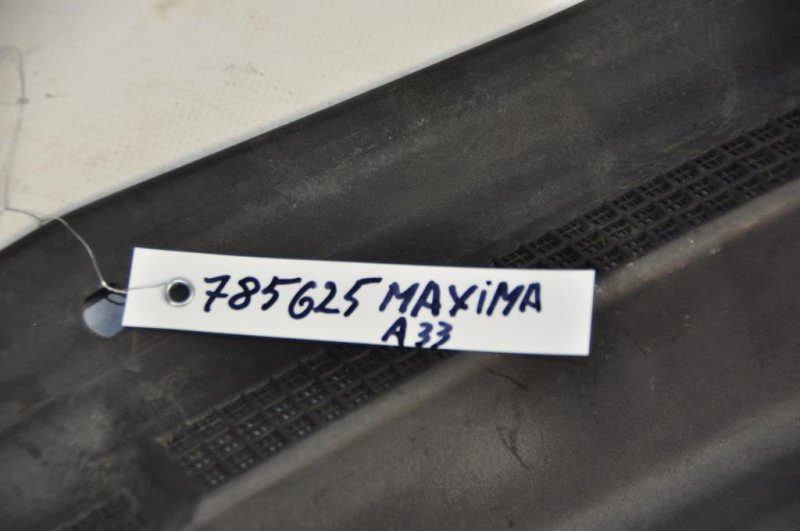 Пластик под лобовое стекло / Жабо MAXIMA A33 99-02