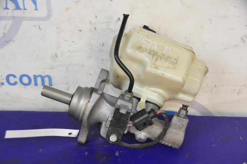 Главный тормозной цилиндр VOLKSWAGEN JETTA USA 10-17 1K1 614 019 M Б/У