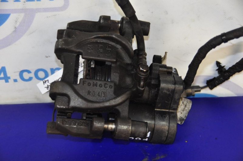 Суппорт тормозной задний левый FORD FOCUS 10-18 DG9Z-2553-B Б/У