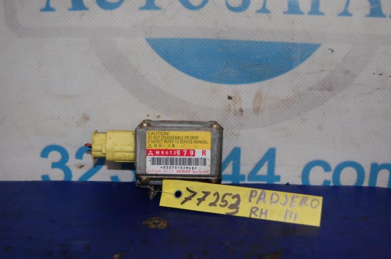 Запчасть датчик удара MITSUBISHI PAJERO 99-06 MR472979 Б/У Датчик удара MITSUBISHI PAJERO 99-06 MR472979 Б/У