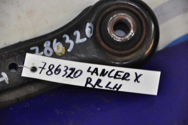 Рычаг задней подвески поперечный нижний задний левый MITSUBISHI LANCER X 10 07-15