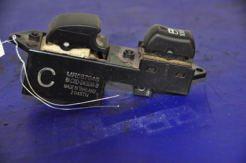 Кнопка стеклоподъемника передняя правая MITSUBISHI LANCER IX 9 03-07 MR587946 Б/У