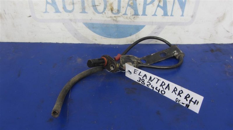 Датчик ABS задний правый HYUNDAI ELANTRA HD 06-11 59830-2L300 Б/У
