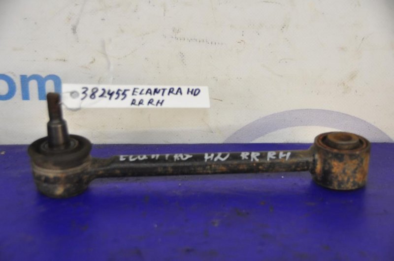 Рычаг задней подвески поперечный нижний задний правый HYUNDAI ELANTRA HD 06-11 55250-2H000 Б/У