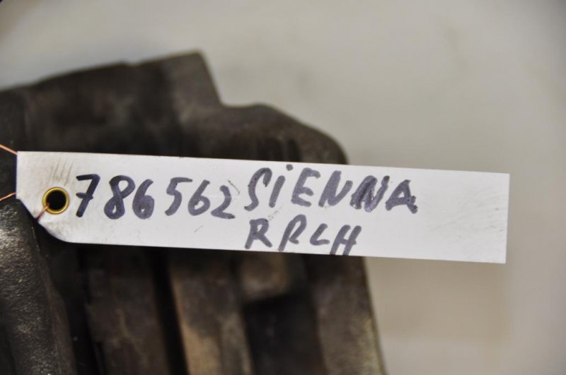 Суппорт тормозной задний левый TOYOTA SIENNA 11-16