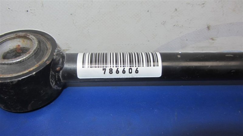 Рычаг задней подвески продольный задний правый M35/M45 04-10