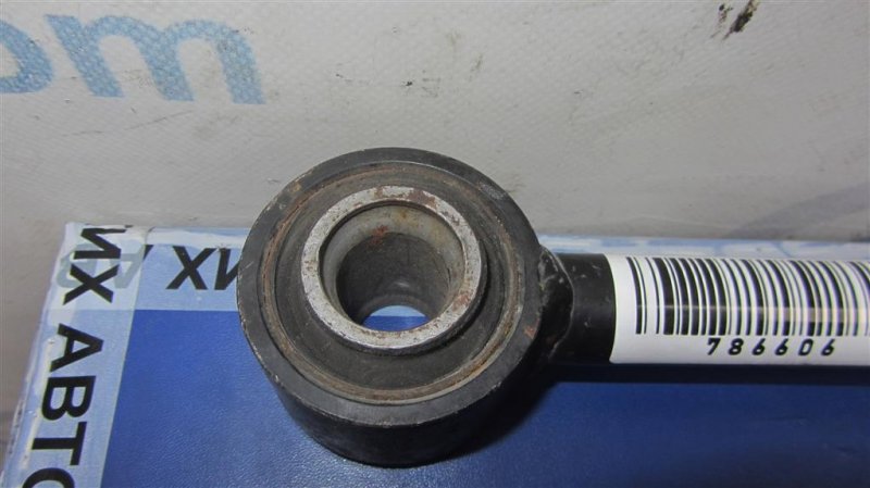 Рычаг задней подвески продольный задний правый INFINITI M35/M45 04-10