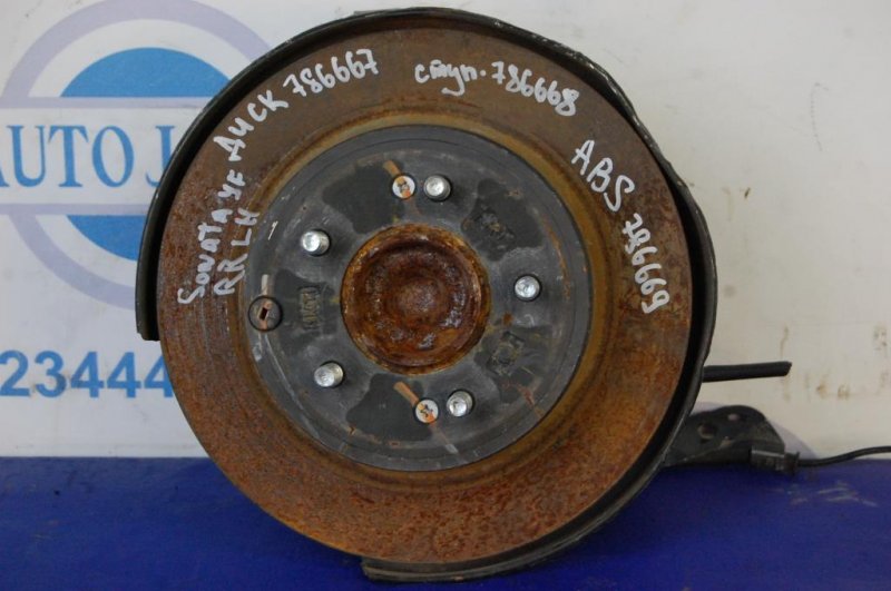 Цапфа задняя левая HYUNDAI SONATA YF 10-14 52710-4R010 Б/У