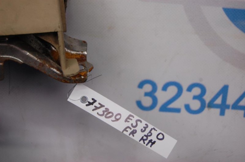 Подушка безопасности в колени передняя правая ES350 06-12