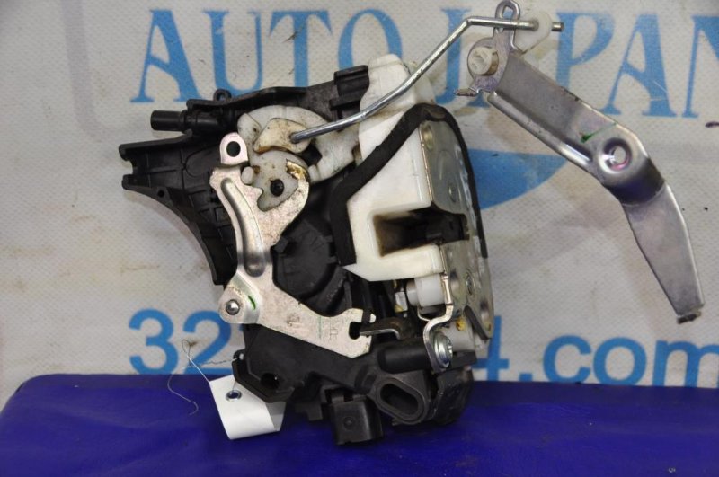 Замок двери передний правый MITSUBISHI L200 06-14 Замок двери передний правый MITSUBISHI L200 06-14