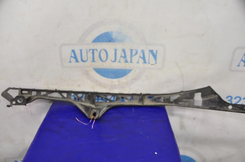 Кронштейн крепления фары передний правый MAZDA 6 GG 02-07 Кронштейн крепления фары передний правый MAZDA 6 GG 02-07