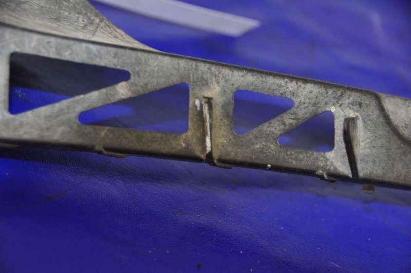 Кронштейн крепления фары передний правый 6 GG 02-07 Кронштейн крепления фары передний правый 6 GG 02-07