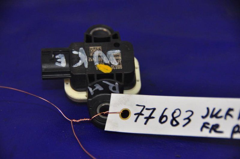 Датчик удара NISSAN JUKE 10-19 98836-1MA0A Б/У