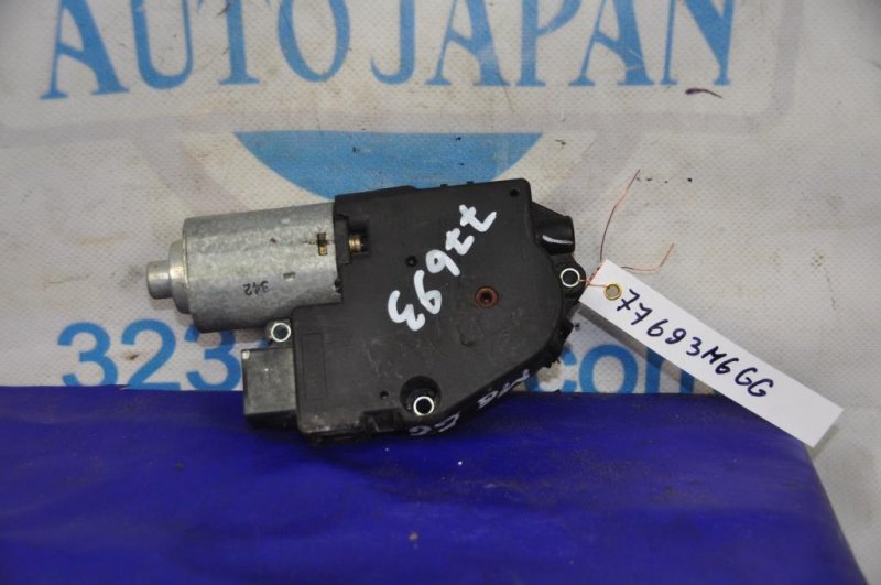 Моторчик люка MAZDA 6 GG 02-07 8331002652 Б/У