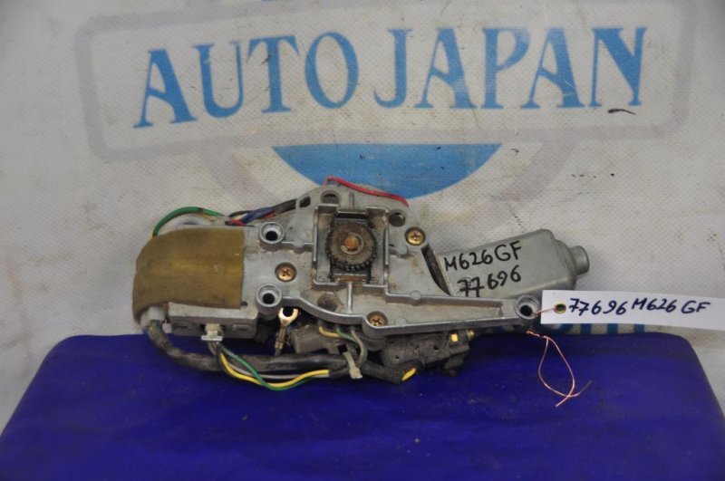Моторчик люка MAZDA 626 GF 97-02 833100-2651 Б/У