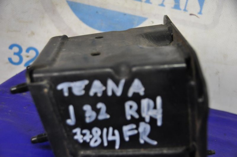Кронштейн усилителя переднего бампера правый TEANA J32 08-14