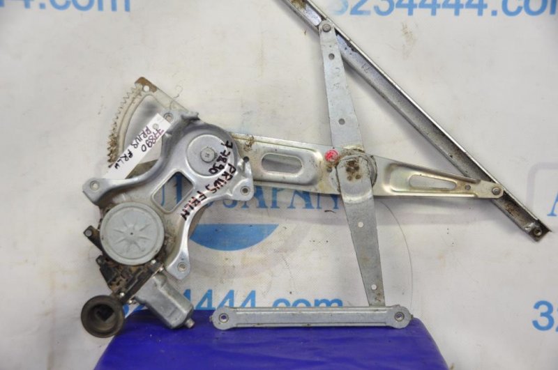 Стеклоподъемник передний левый TOYOTA PRIUS - 20 03-11 69802-52070 Б/У