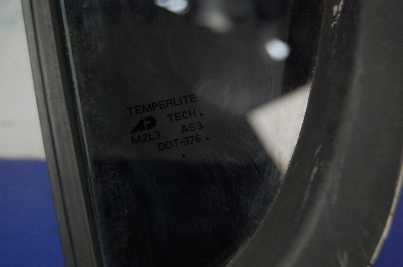 Стекло двери глухое заднее левое INFINITI QX56 / TITAN / ARMADA 04-16