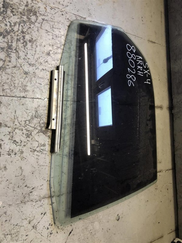 Стекло двери заднее правое SUZUKI SX4 06-13 2011 Хетчбек 2.0 8454180J00 Б/У