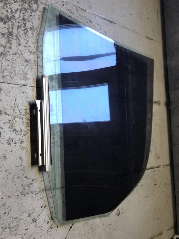 Стекло двери заднее правое SX4 06-13 2011 Хетчбек 2.0