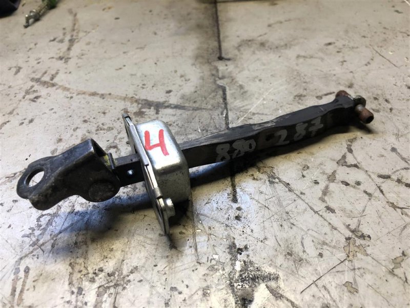 Ограничитель двери задний правый SX4 06-13 2011 Хетчбек 2.0