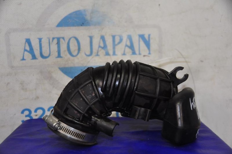 Патрубок воздушного фильтра SUZUKI SX4 06-13 2008 Седан 2.0 1388154L00 Б/У