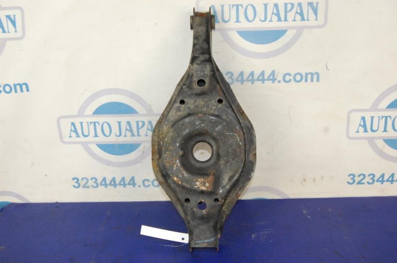 Рычаг задней подвески поперечный нижний задний правый NISSAN ALTIMA L32 07-12 VQ25DE 4Cyl